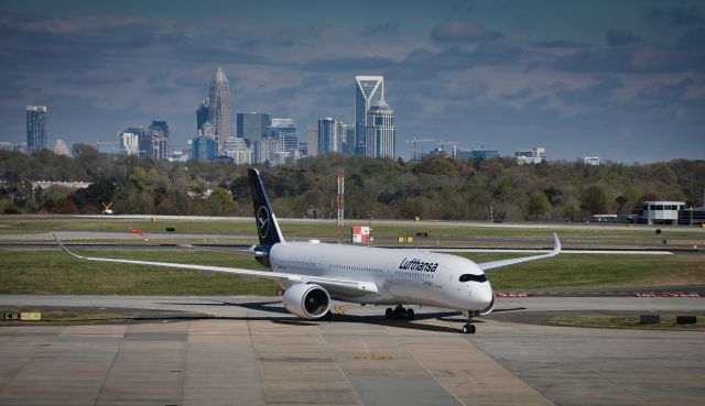 Airbus A350-900 (D-AIXM) - 1st flight with new livery for the daily LH428>LH429 flight.