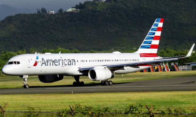 Boeing 757-200 (N185AN)