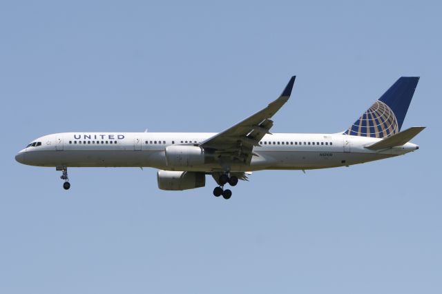 Boeing 757-200 (N12109) - May 31, 2012 - arrived Washington Dulles