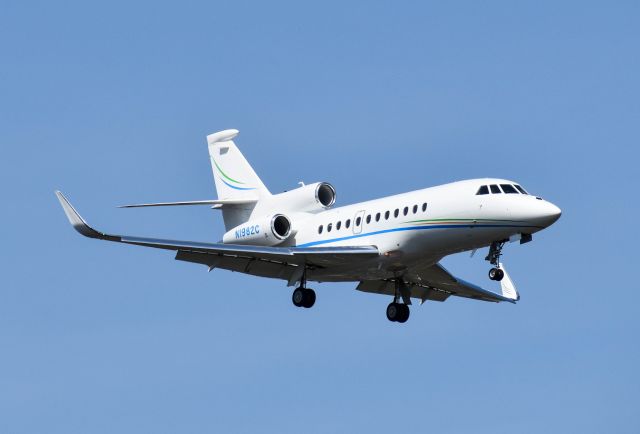 Dassault Falcon 900 (N1982C)