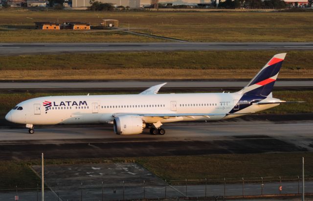 Boeing 787-8 (CC-BGL)