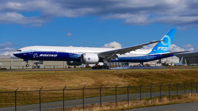 BOEING 777-9 (N779XW) - BOE001 makes tire smoke on touchdown to Rwy 34L on 8.29.20. (B777-9 / ln 1567 / cn 64240). 