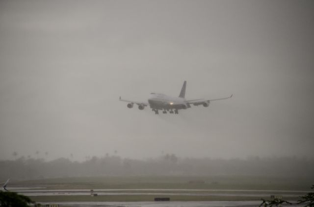 Boeing 747-400 (N118UA) - Uniteds farewell flight for the 747. Landing in Honolulu