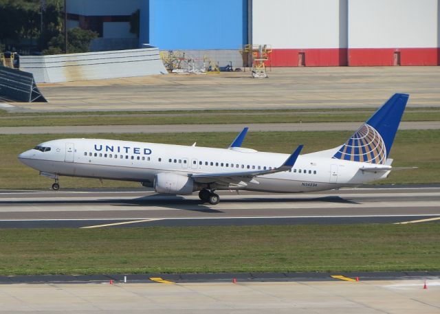 Boeing 737-800 (N24224)