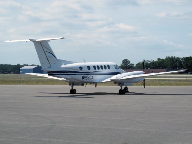 Beechcraft Super King Air 200 (N195CA) - A very nice King Air. Note the wing lockers for additional baggage space.