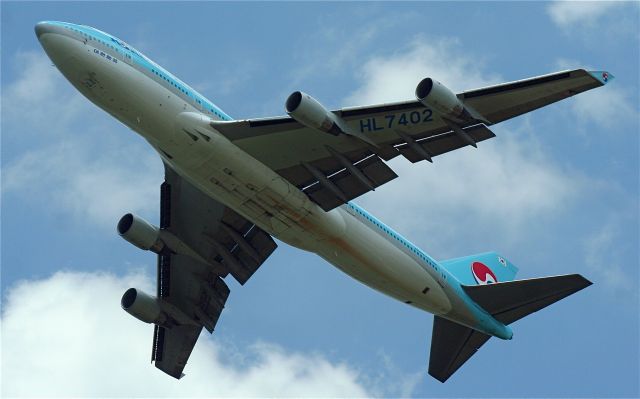 BOEING 777-300 (HL7402)
