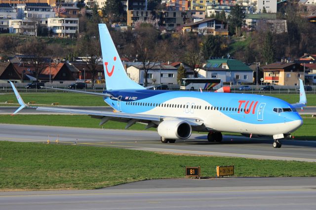 Boeing 737-800 (G-FDZT)