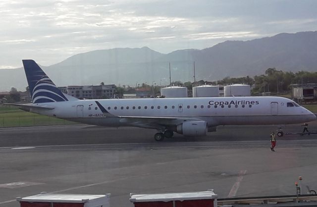 Embraer ERJ-190 (HP-1557CMP)