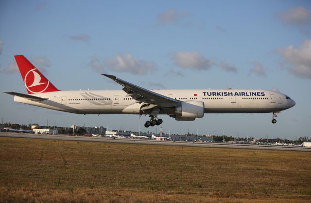 BOEING 777-300ER (TC-JJZ)