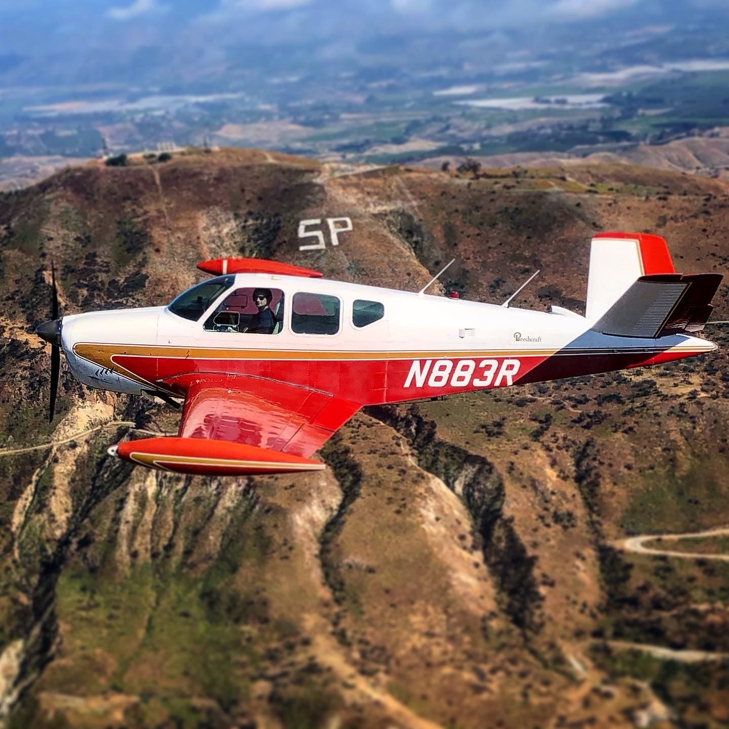 Beechcraft 35 Bonanza (N883R)