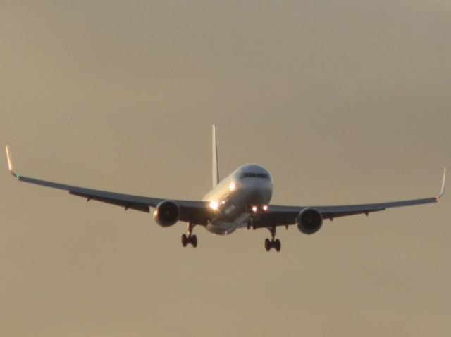 BOEING 767-300 (CC-CWY)