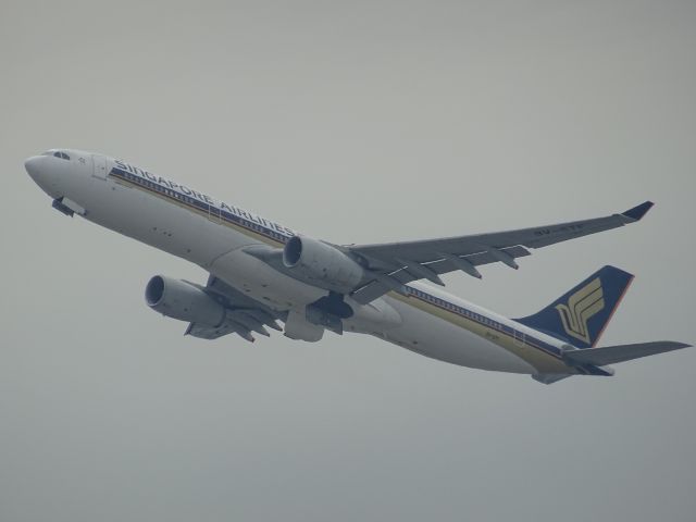 Airbus A330-300 (9V-STF)