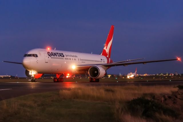 BOEING 767-300 (VH-OGS)