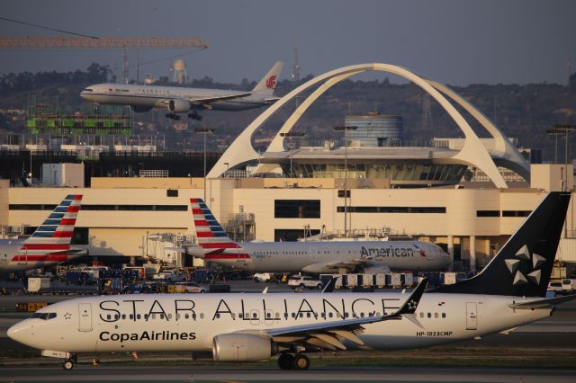 Boeing 737-800 (HP-1823CMP)