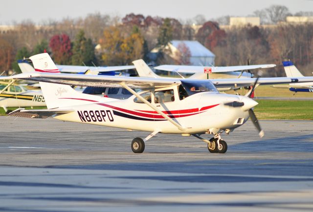 Cessna Skylane (N888PD) - Seen at KFDK on 11/15/2009.      a href=http://discussions.flightaware.com/profile.php?mode=viewprofile&u=269247  [ concord977 profile ]/a