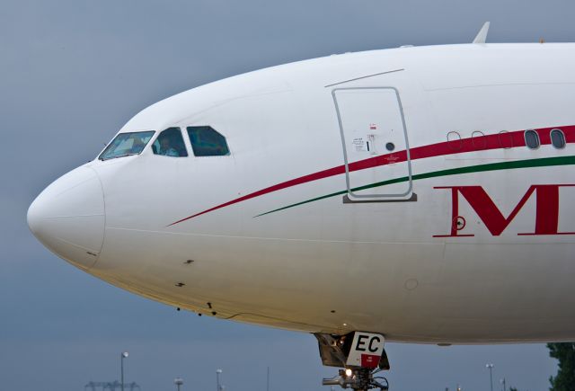 Airbus A330-300 (OD-MEC)