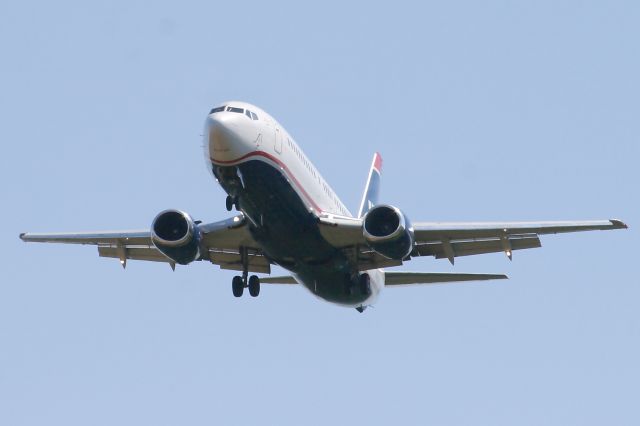 BOEING 737-400 (N445US) - final 36L