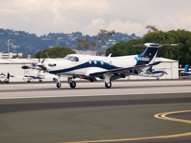 Pilatus PC-12 (N948MR) - N948MR arriving on RWY 21