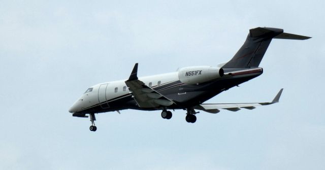 Bombardier Challenger 300 (N551FX) - On final is this 2009 Bombardier Challenger 300 in the Summer of 2020.