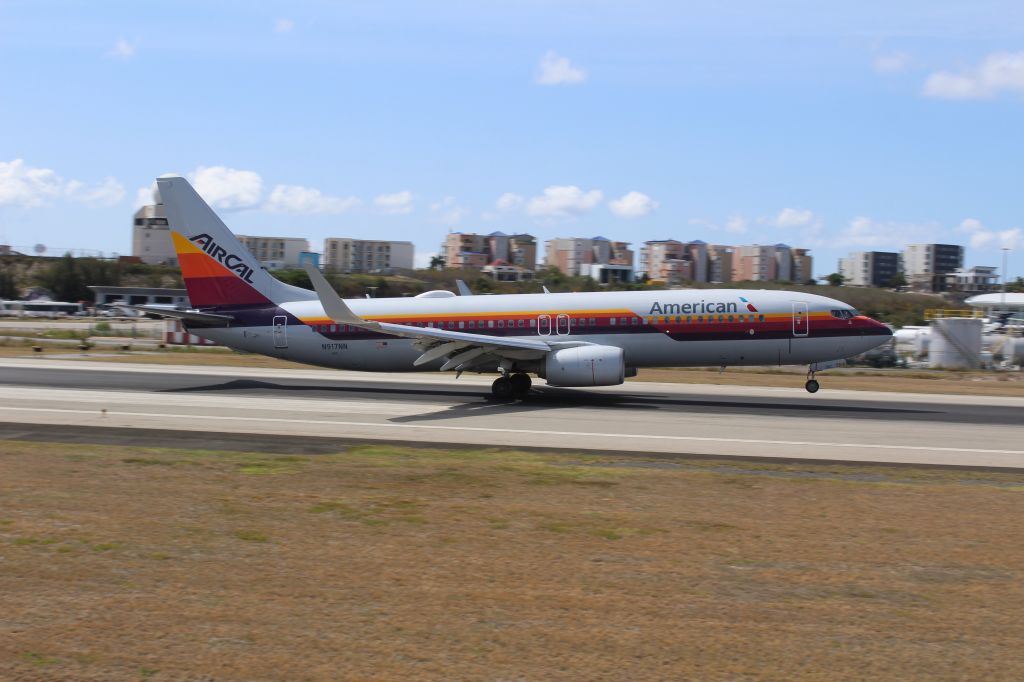Boeing 737-800 (N917NN)