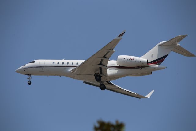 Bombardier Global 5000 (N100QS)