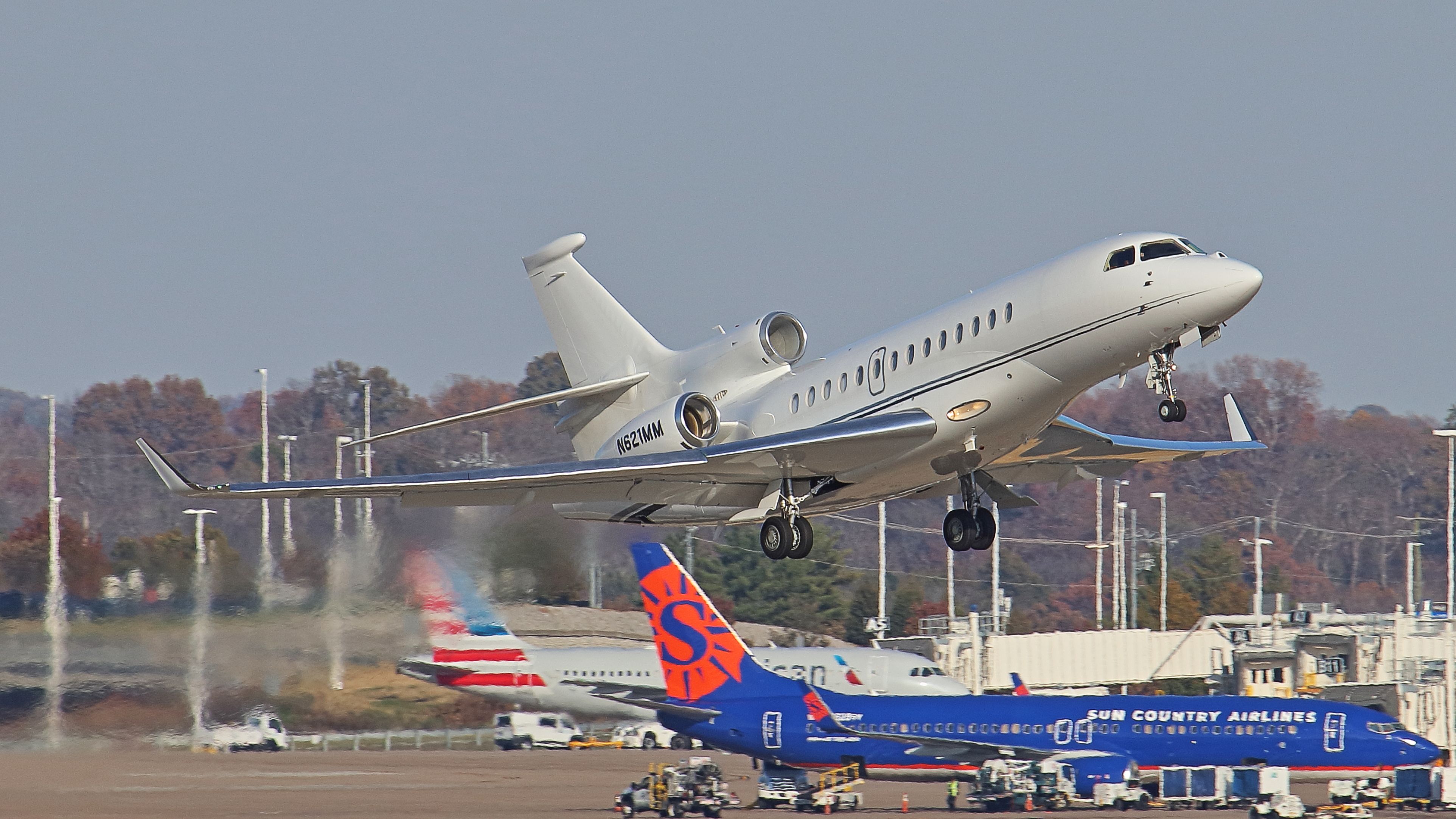 Dassault Falcon 7X (N621MM) - November 17, 2018, Nashville, TN -- Taylor Swift's Falcon 7X is departing on runway 20R.