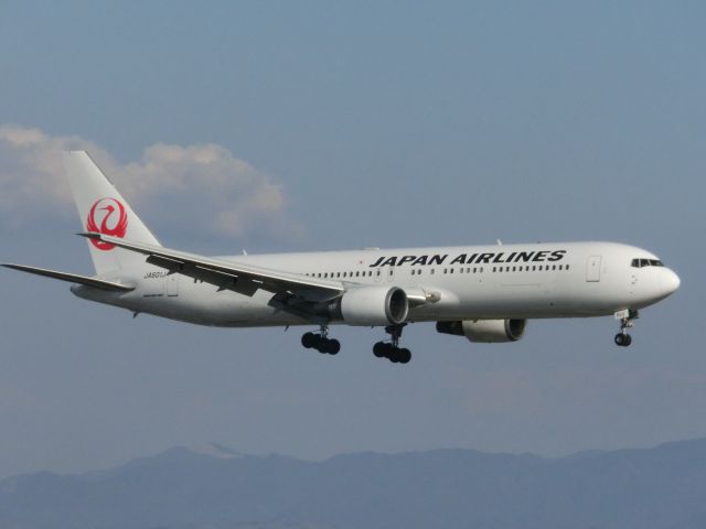 BOEING 767-300 (JA601J)