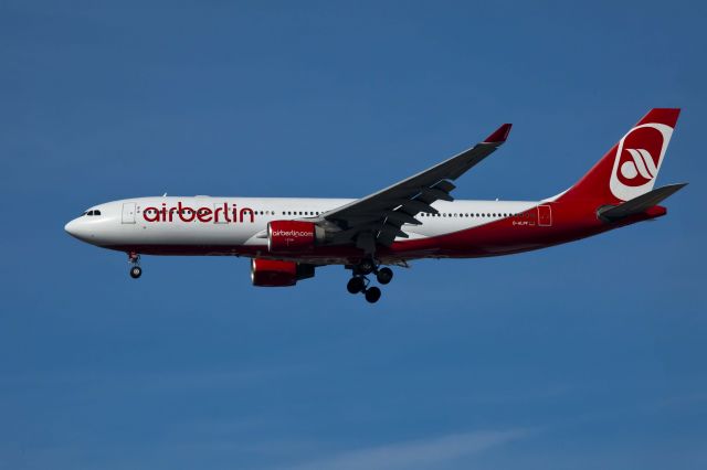 Airbus A330-300 (D-ALPF) - LAX