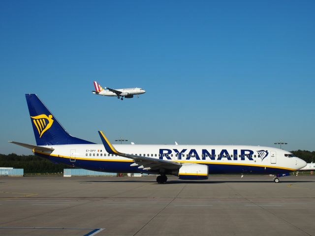 Boeing 737-800 (EI-DPY)