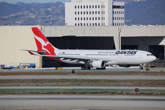 Airbus A330-200 (VH-EBS)