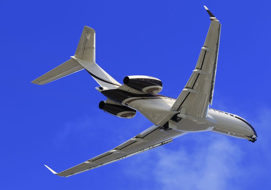 Bombardier Global Express (N99LE)