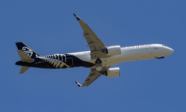 Airbus A321 (ZK-NNB)