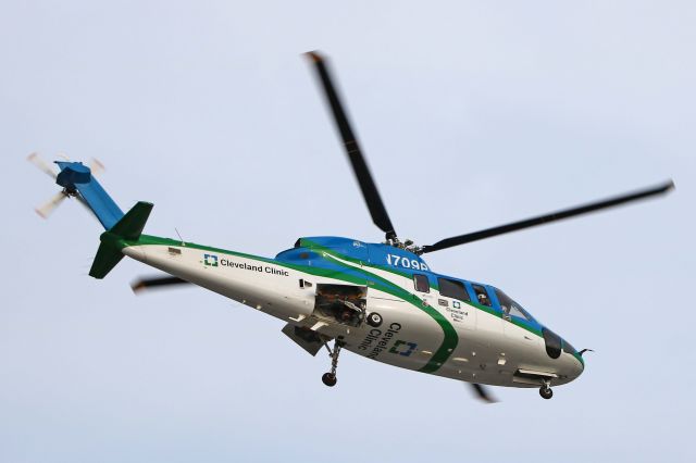 Sikorsky S-76 (N709P) - N709P departing the Cleveland Clinic/Fairview General Hospital helipad, Cleveland, OH, USA, on 21 Nov 2017.