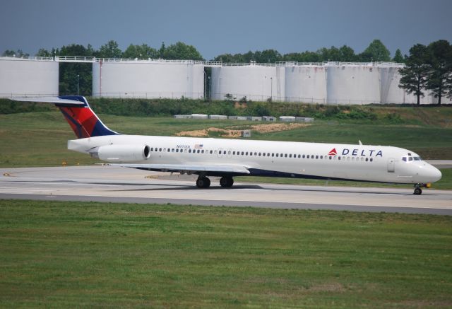 McDonnell Douglas MD-88 (N970DL) - In position 18C at KCLT - 5/21/13