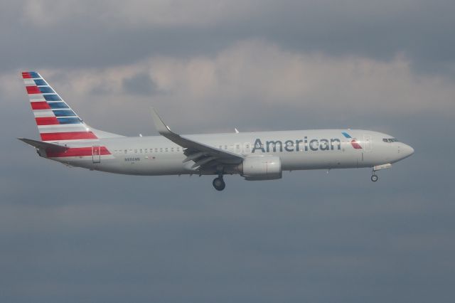 Boeing 737-700 (N886NN)