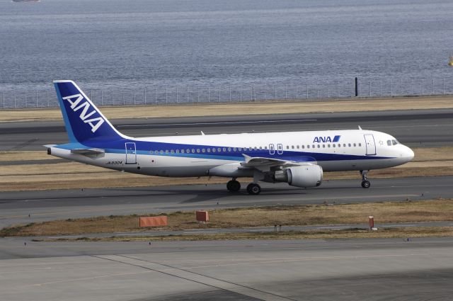 Airbus A320 (JA8304) - Taxi at Haneda Intl Airport on 2012/01/10