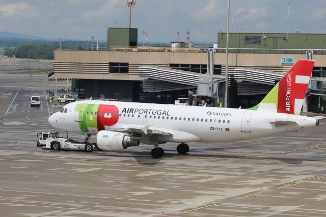 Airbus A320 (CS-TTR)