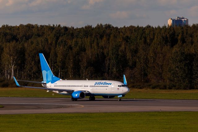 Boeing 737-700 (VQ-BHR)