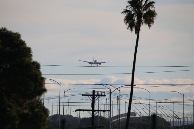 BOEING 777-300ER (HL7783)