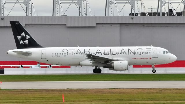 Airbus A320 (C-FDRH)