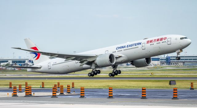 BOEING 777-300ER (B-7367)