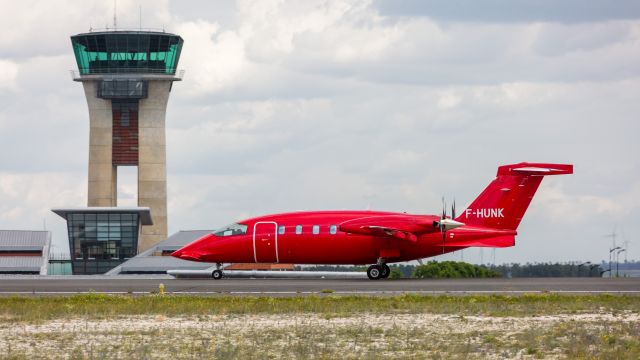 Piaggio P.180 Avanti (F-HUNK)