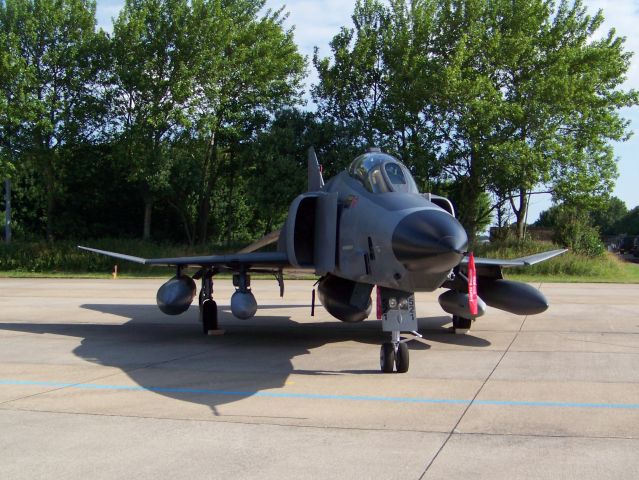 McDonnell Douglas F-4 Phantom 2 —