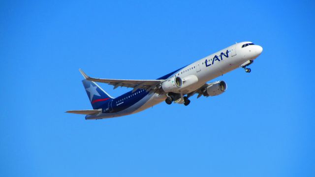 Airbus A321 (CC-BEI)