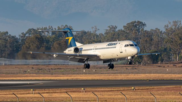 Fokker 100 (VH-UQF)