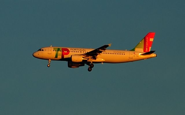 Airbus A320 (CS-TNQ) - 2009 -  Now has winglets...