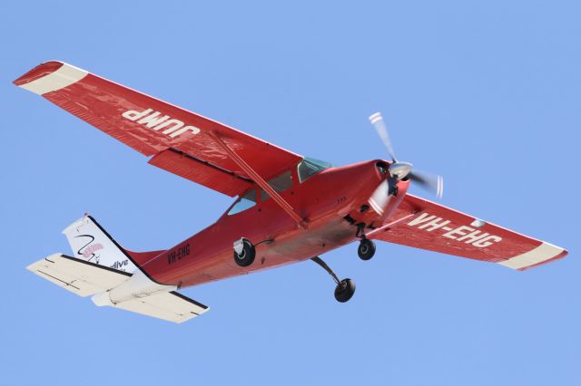 Cessna Skylane (VH-EHG) - On short finals.