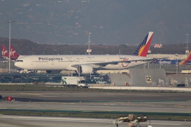 BOEING 777-300ER (RP-C7773)