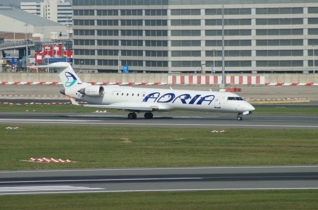 Canadair Regional Jet CRJ-700 (S5-AAY)