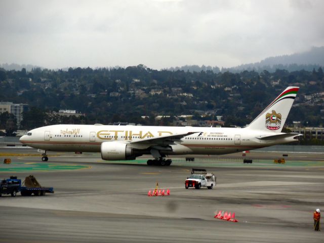 BOEING 777-200LR (A6-LRC)